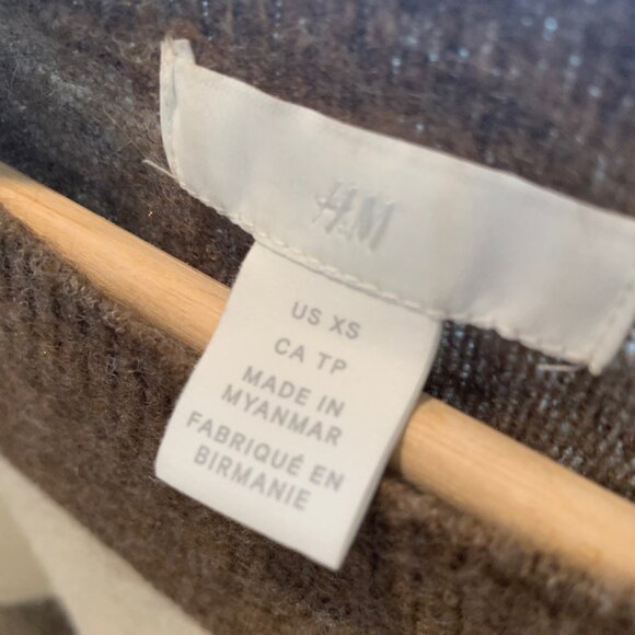 H&M Women's Brown Striped Knit Sweater (Size: Small) - Picture 4 of 4